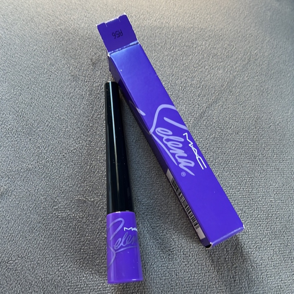 Selena eyeliner